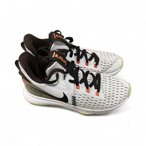 Nike Basketball Sneaker LeBron James Witness Air Zoom Shoes Size 9